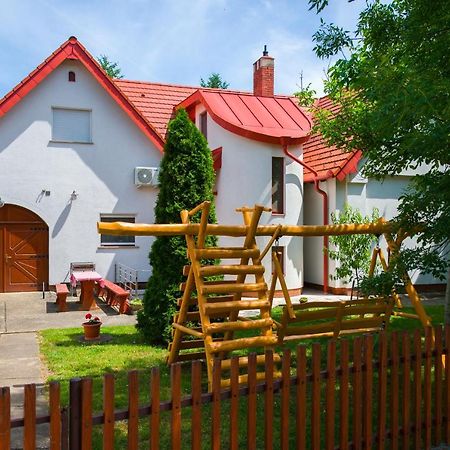 Huszár vendégház Orvenyes Exterior foto