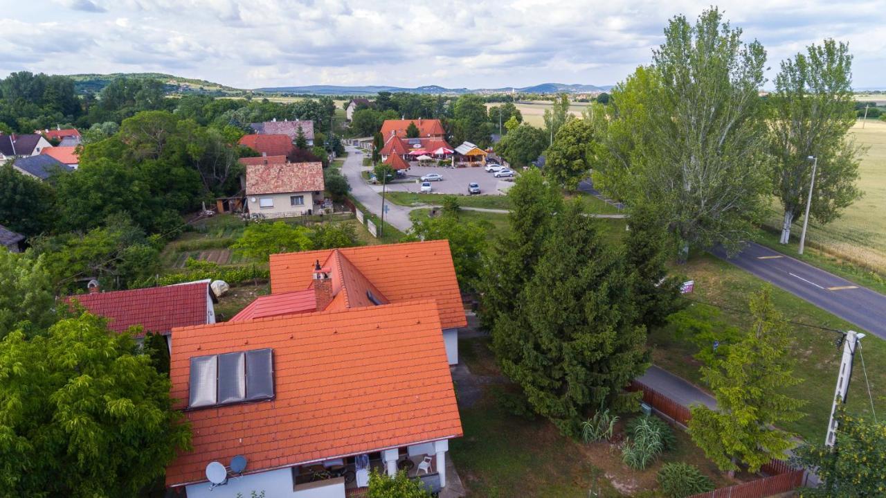 Huszár vendégház Orvenyes Exterior foto