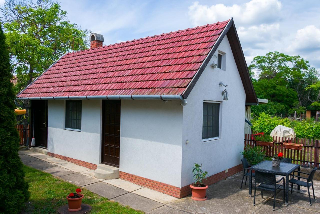 Huszár vendégház Orvenyes Exterior foto