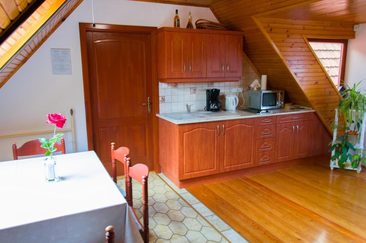 Huszár vendégház Orvenyes Exterior foto