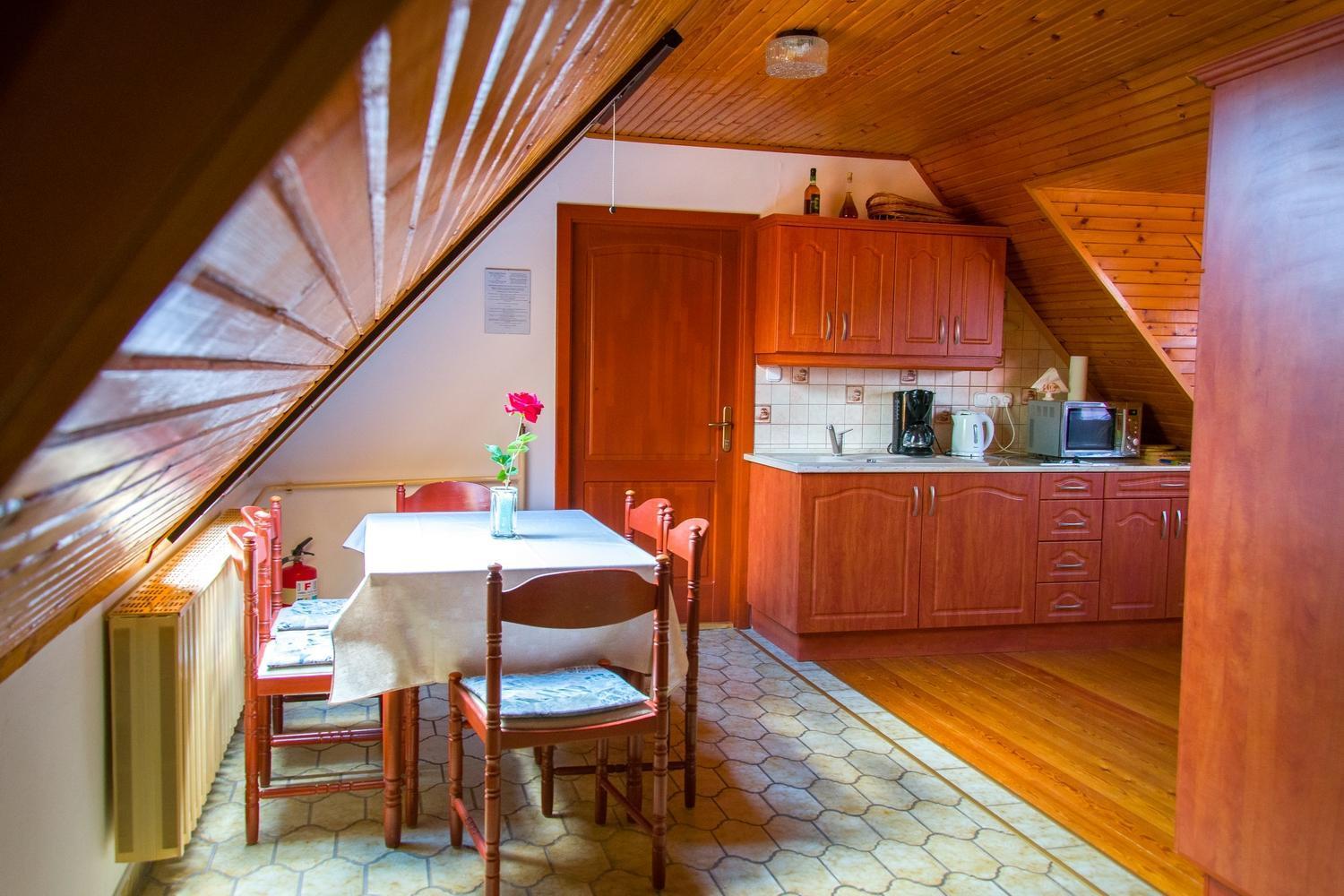 Huszár vendégház Orvenyes Exterior foto