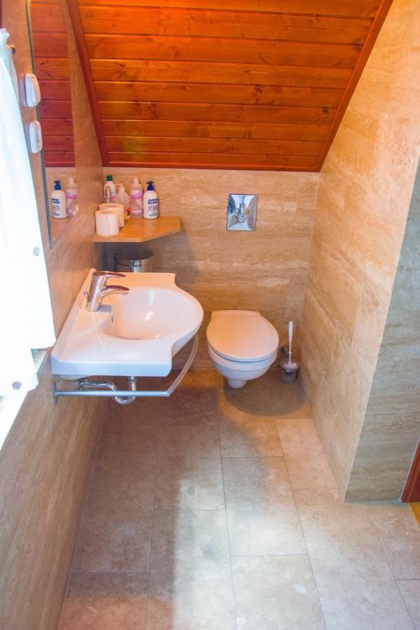 Huszár vendégház Orvenyes Exterior foto