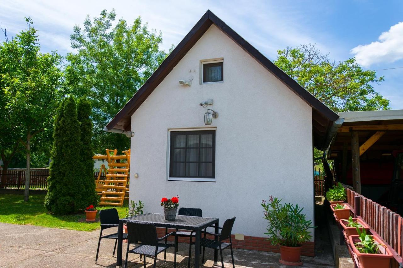 Huszár vendégház Orvenyes Exterior foto