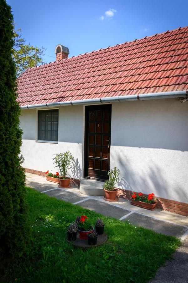 Huszár vendégház Orvenyes Exterior foto